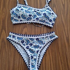 New Floral Print Women's 2 Piece Bikini Swim Suit, Size Medium